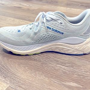New Balance 860 running shoe in light blue: manufactured October 2022